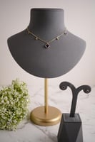 سلسال تشوكر ذهبي مزين بحجر بنفسجي فاخر مع أقراط مت...