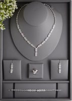 طقم زركوني ساحر يناسب السهرات والمناسبات الفاخرة