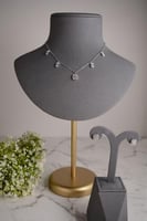 تشوكر هندسي فاخر بزركون سويسري لإطلالة عصرية راقية