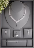 طقم مجوهرات مزخرف بالزركون لإضفاء لمسة من الجمال