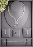 طقم مجوهرات ناعم مع تفاصيل دقيقة من الزركون