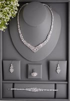 طقم زركون فاخر بتصميم أوراق متداخلة للعروس