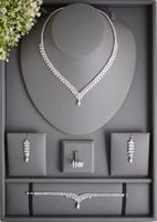 طقم مجوهرات عصري من الزركون اللامع لإطلالة مميزة