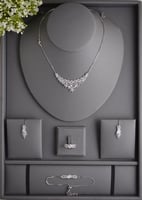 تصميم فاخر من الزركون مع تفاصيل زخرفية جذابة