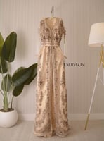 قفطان مغربي طويل بتصميم كلاسيكي فاخر وحزام مطرز