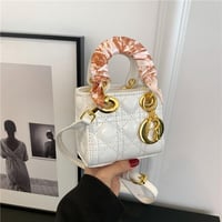 شنطة بناتية شبيهة ديور