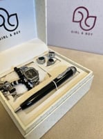 طقم ساعة مواليد مربع