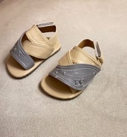 نعال زبيري للاطفال بلونه الجملي