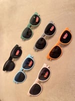 نظارات شمسية بالوان