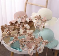 قبعة بناتية بحقيبة بفيونكة وردية