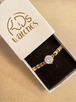 شكل ساعة مواليد ذهبي