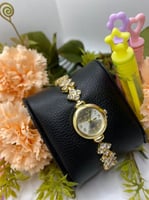 ساعة بناتية ذهبي