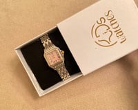 ساعة مربع ذهبي وفضي