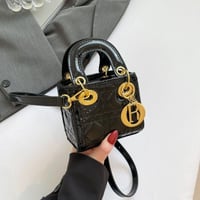 شنطة بناتية شبيهة ديور