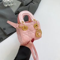 شنطة بناتية شبيهة ديور