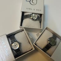 ساعة مواليد دائرية فضي