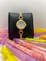 ساعة بنات ذهبي