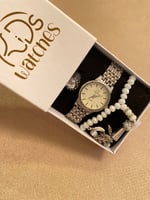 ساعة فضي وابيض