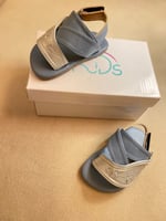 نعال زبيري للاطفال بلونه الأزرق السماوي