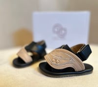 نعال زبيري الأسود والبيج للأطفال