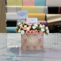خدمة تنسيق المنتج بالورد الصناعي