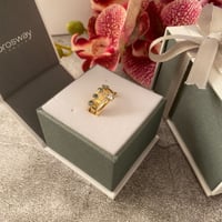 خواتم ذهبيه بالكرستالات الرماديه من براند Brosway