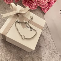 اسوارة فضيه بالحلقه من براند Brosway