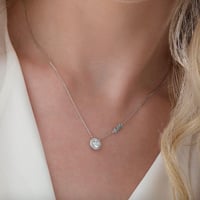 سلسال مايكل كورس فضي بحجر أبيض دائري