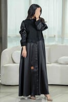 عباية كلوش أنيقة بتدخيلات كرستال على الجوانب والأك...