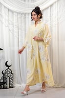 جلابية رمضانية بتطريز ورود بيضاء