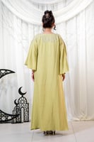 جلابية رمضانية بقصة كم واسعة وتطريز فصوص كرستال