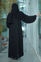 عباية ساده مع تدخيلات كسرات ع الكم