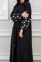 عباية كلوش بتدخيلات تطريز على اليد