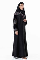 عباية شتوية بتدخيلات قماش الكشميري على الياقة والأ...