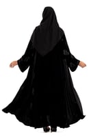 عباية سهى مخمل اسود بنقش ورد خفيف