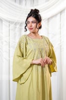 جلابية رمضانية بقصة كم واسعة وتطريز فصوص كرستال