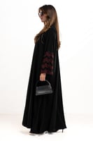 عباية ريانه مطرزة باللون العنابي