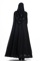 عباية سكون كلوش بتطريز اسود مع كرستال