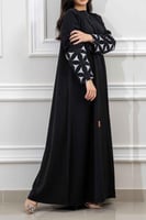 عباية كلوش بتدخيلات تطريز على اليد