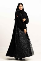 عباية كريب مع تدخيلات طبقة تل مطرز اسفل العباية