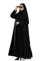 عباية ميس بتطريز منثور كرستال