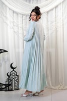 جلابية سماوية بكسرات وبياقة كرستال