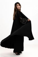 عباية ريانه بتطريز بيج مع ترتر