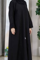 عباية سادة بتدخيلة قماش على الياقة والكم