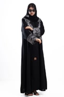 عباية رِقه باللون الفضي