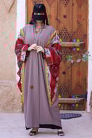 عباية يوم التأسيس لحمي مع تدخيلات قماش السدو