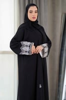 عباية ناعمة بزخرفات أنيقة ع الكم