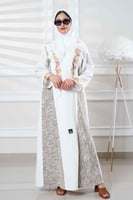 عباية بيضاء كلاسيكية بتدخيلات قماش حاكار وتتطريز