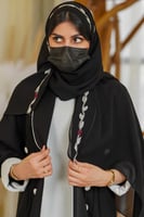 طرحة Z10 سوداء بتطريز ابيض مع عنابي