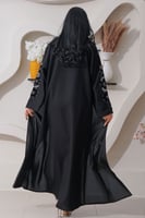 عباية زاهية بتطريز ناعم على الأكمام